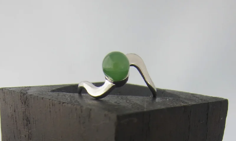 Women's vintage-inspired rings-Jade Ball and Squiggle Ring Silver