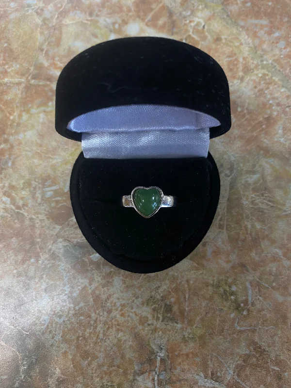 Women's pearl rings-Jade Heart Silver Ring