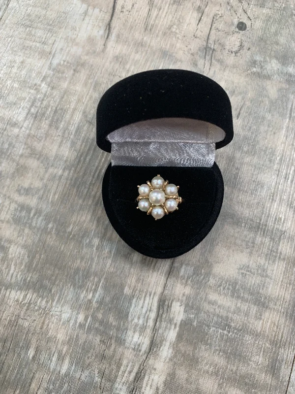 Minimalist women's rings-Gold and Pearl Vintage Flower Ring, size 7